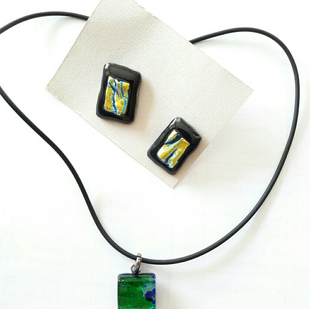 Art glass pendant and earrings set, NWOT